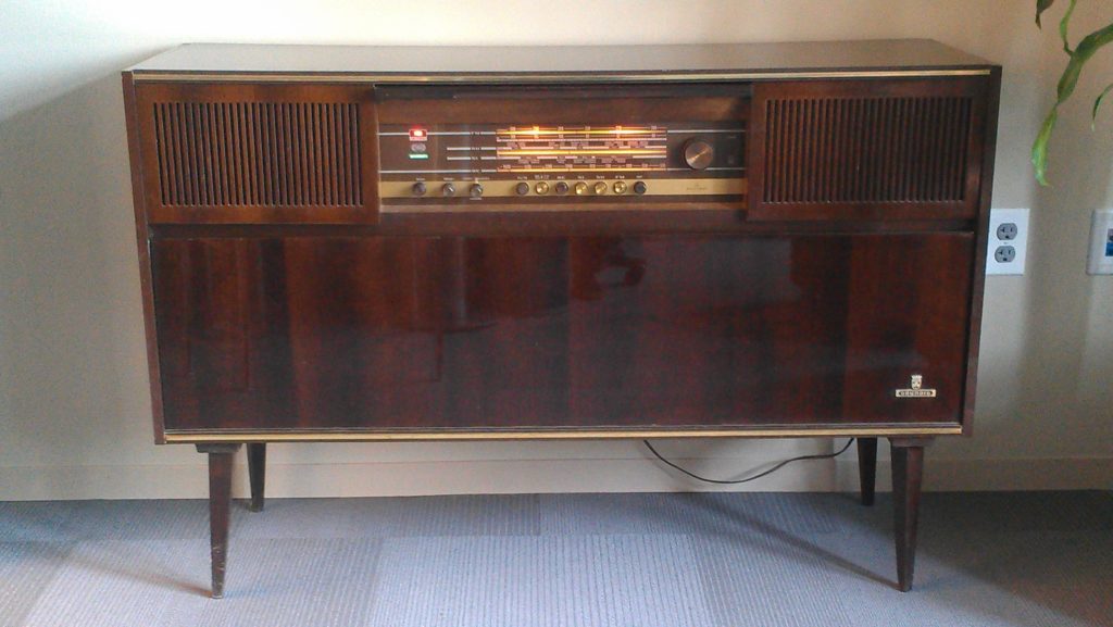 Stereo console